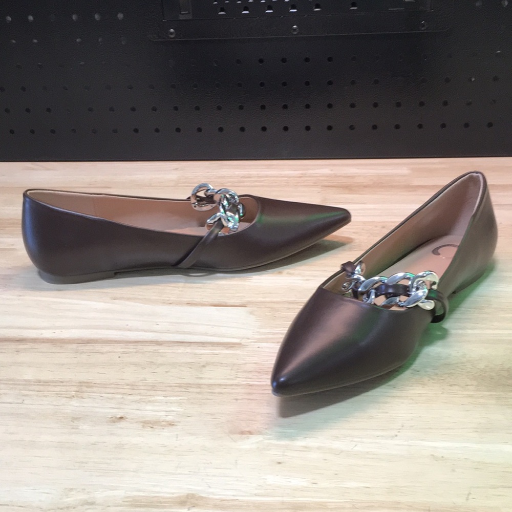 New WB Woman’s‎ Journee Collection Pointed Toe Chain-Accent Flats in Dark Brown